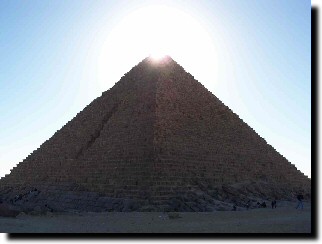 La pyramide de Mykérinos (Hauteur 66 mètres)